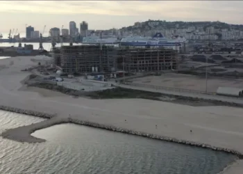 Denoncimi tronditës: Pas zhytjes 74 cm në “Durrës Marina”, po maskohen krisjet në strukturë