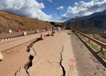 “Shkërmoqja” e rrugëve dhe pagesa dyfishe nga taksapaguesit shqiptarë