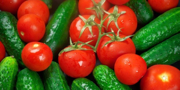 Nuk ndalet rritja e çmimeve, domatja dhe katraveci u shtrenjtuan me 20% vetëm këtë të hënë