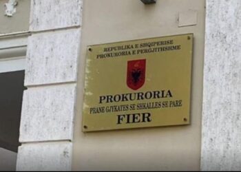 Tentuan të vrisnin djalin, por plagosën nënën  e tij, prokuroria e Fierit dërgon në gjyq babë e bir