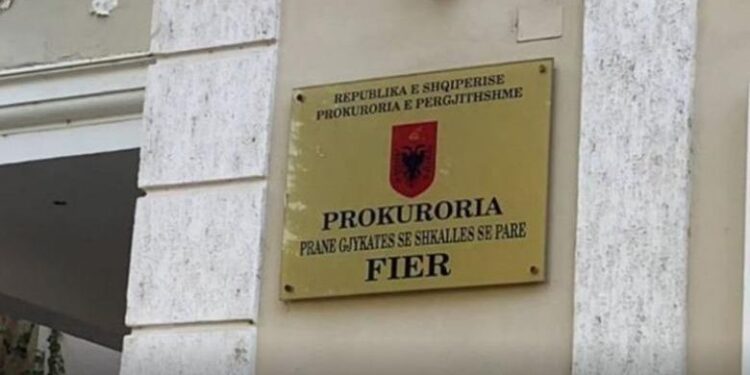 Tentuan të vrisnin djalin, por plagosën nënën e tij, prokuroria e Fierit dërgon në gjyq babë e bir