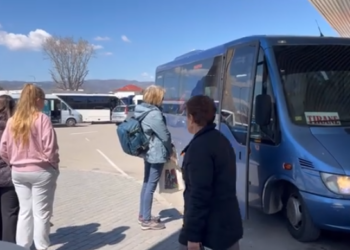 Rritet bileta për transportin publik Korçë-Tiranë, qytetarët: Po bëhet e vështirë për t’u përballuar