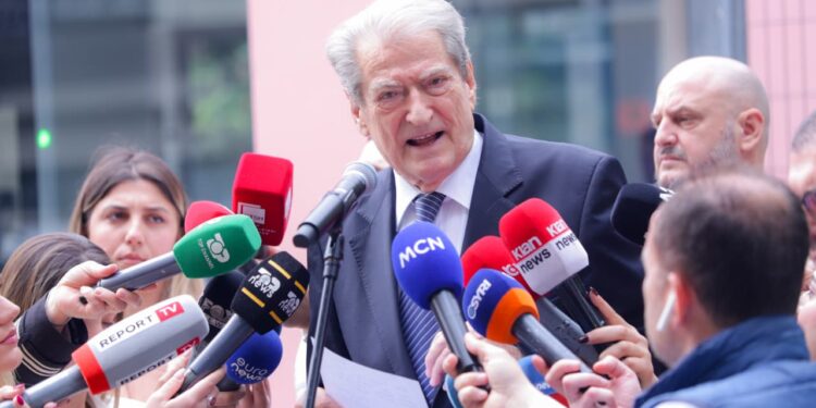 Berisha denoncon skandalin: Dumani bëri kontratë porosie në 2006-ën për apartamentin ku banonte