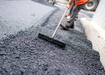 Mbeten “mollë e ndaluar”, kompanitë e huaja fituan vetëm 1.2% të tenderave në vitin 2025