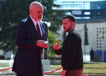 Mediat ukrainase: Rama mban një qëndrim të fortë pro-rus teksa në Tiranë protestohet kundër aferave të tij