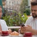 Burrat që ndjekin shumë gra në rrjete sociale kanë 10 tipare të sikletshme personaliteti