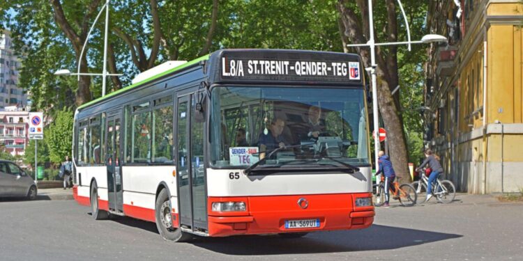 Kërkesat e transportit publik për naftën: Të kompensohemi 100 lekë për litër, llogariten 3 mln euro