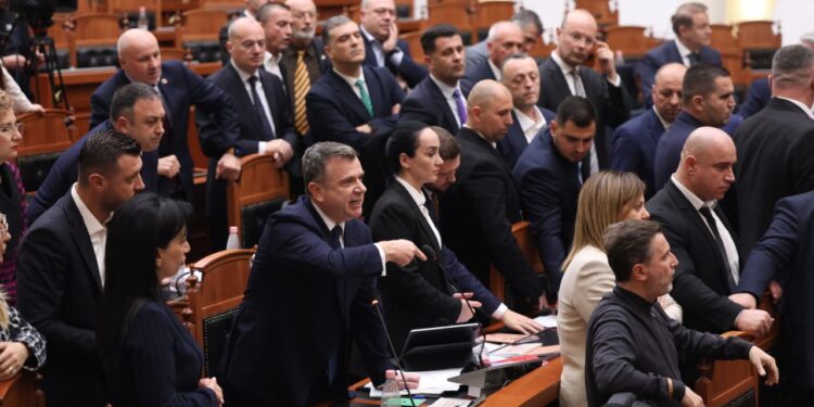 Sekretariati i Etikës përjashton me 20 ditë Nokën, ndëshkohet edhe Hoti