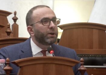 Bardhi: Rama i tha shqiptarëve mos i besoni SHBA-ve për kërcënimet nga Irani! Të vijë urgjentisht në Parlament