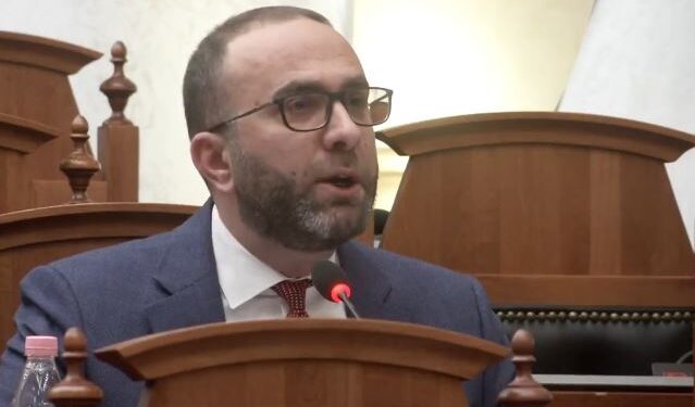 Bardhi: Rama i tha shqiptarëve mos i besoni SHBA-ve për kërcënimet nga Irani! Të vijë urgjentisht në Parlament