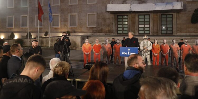 Loja e qeverisë me naftën, Berisha: Censurë, Rama kërkon të vërë njerëzit në narkozë!