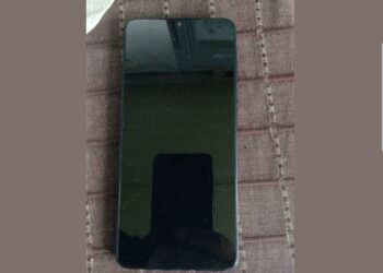Shkon të takojë bashkëshortin në burgun e Rrogozhinës, kapet me telefon të fshehur në trup