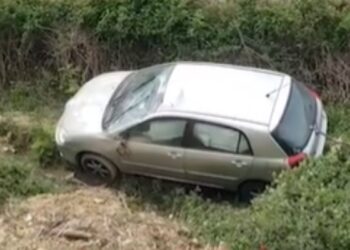 Aksident në Poliçan, makina bie nga lartësia, plagosen babai dhe dy vajzat e mitura