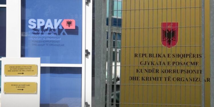 Seanca e parë për dosjen “Revanshi”, të pandehurit bojkotojnë gjyqin, i pranishëm vetëm një prej tyre