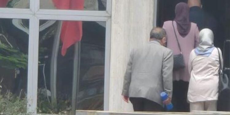 Gratë me shami alarmuan prindërit/ Policia: Janë iraniane, por nuk përbëjnë rrezik për fëmijët