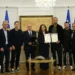 Vjosa Osmani dekoron futbollistët e Kosovës