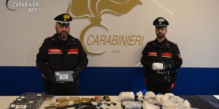 EMRI/ U kap me arsenal armësh dhe 22 kg kokainë me logo të koduara, ja kush është shqiptari i arrestuar në Itali