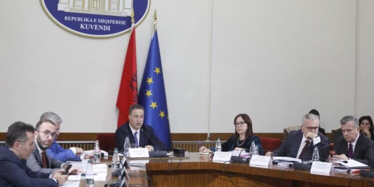 Skandali me rrugët dhe AKSHI-n/ Nis Konferenca e Kryetarëve, shqyrton kërkesat e opozitës për Komisionet Hetimore