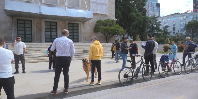 Dështon për herë të dytë protesta për çmimin e naftës në Tiranë
