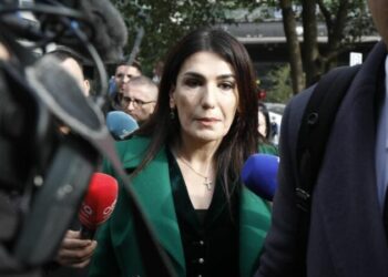 Dëshmia e shoferit: Ish-drejtoresha e AKSHI-t pronare e 3 shtëpive, si i fshehu pasuritë Mirlinda Karçanaj