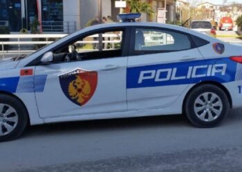 E rëndë në Vlorë, e moshuara tenton ti japë fund jetës, kërcënon se do hidhet nga ballkoni