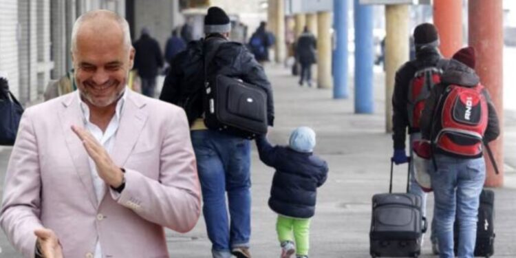 Shqipëria po zbrazet, politikat mbeten në letër