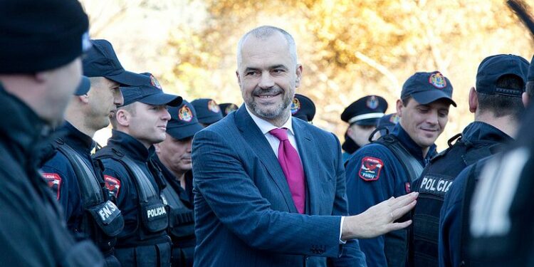 Dhuna në shkolla, pse oficerët e sigurisë po shtohen më ngadalë se premtimet e qeverisë