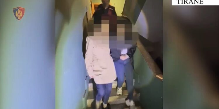 Zbulohen 3 apartamente ku ushtrohej prostitucion në Tiranë, arrestohen 7 persona, procedohen 5 të tjerë