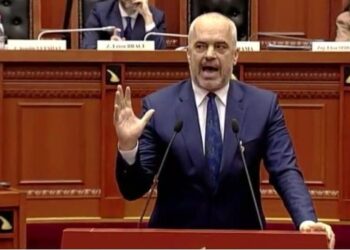 Raporti: Aktivistët dhe gazetarët në Shqipëri përballen me klimë sfiduese dhe armiqësore