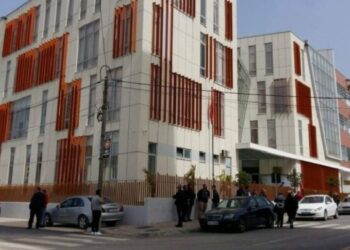 Shpërndanin lëndë narkotike në Elbasan, gjykata lë në burg 10 të arrestuarit
