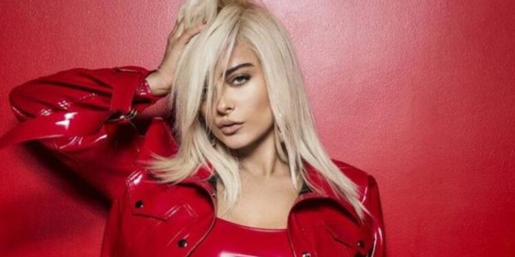 Studentët shqiptarë në Maqedoninë e Veriut protestojnë për gjuhën shqipe, Bebe Rexha del në mbështetje