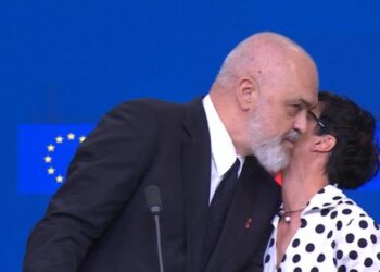 Shqipëria përballet me kritika për korrupsionin, Rama teatër në konferencën ndërqeveritare me BE