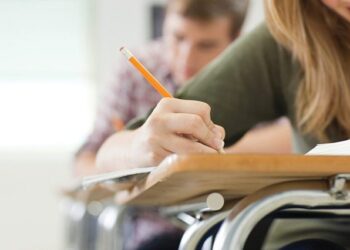 Studentët shqiptarë po largohen për studime jashtë me ritmin më të lartë në rajon