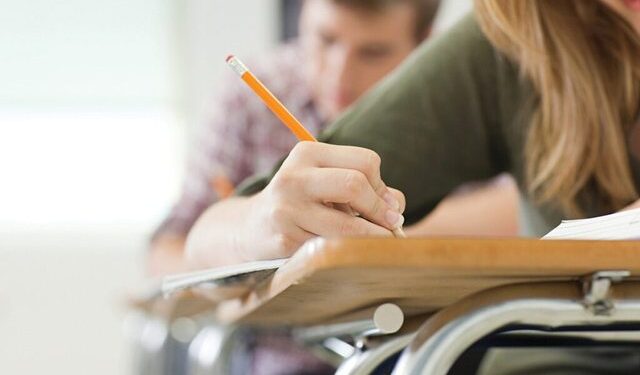 Studentët shqiptarë po largohen për studime jashtë me ritmin më të lartë në rajon