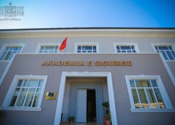 Tiranë/ Helmohen 40 studentë të Akademisë së Sigurisë, dyshohet nga ushqimi