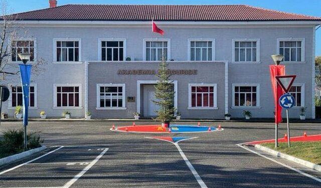 Helmimi i studentëve tek Akademia e Sigurisë, dy të arrestuar, kush është kompania që siguronte ushqimin