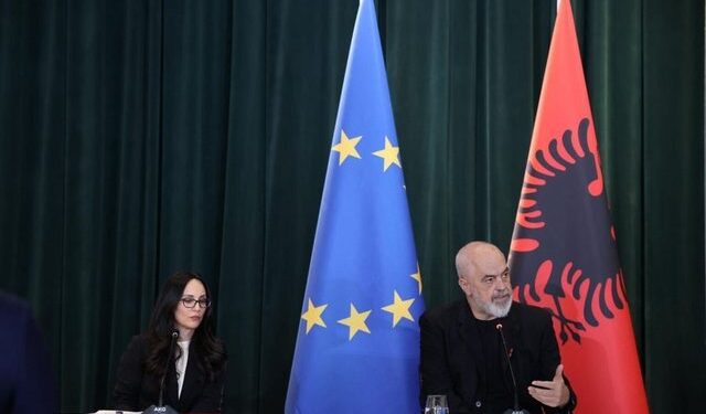 Farsa e tenderit 3.7 mln euro për makinat e policisë/ Kriteret “qepur me porosi” për një model të vetëm