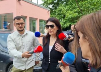 “A ndjeni përgjegjësi personale”, Karçanaj ‘kyç gojën’ para gazetarëve kur pyetet për skandalin e AKSHI-t