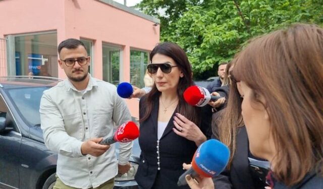 “A ndjeni përgjegjësi personale”, Karçanaj ‘kyç gojën’ para gazetarëve kur pyetet për skandalin e AKSHI-t