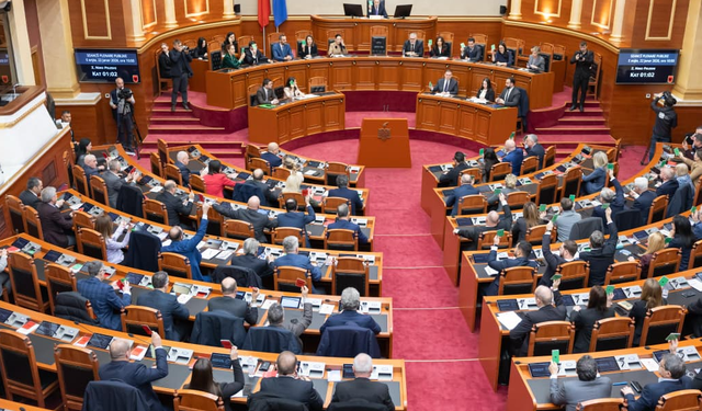 Seancë plenare në Kuvend, opozita kërkon llogari nga Rama në interpelancë (rendi i ditës)
