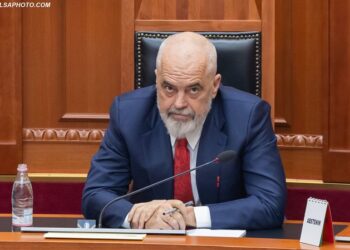 ‘Pushteti në një dorë’: Rama lëshon disa nga agjencitë, por ruan MIA-n