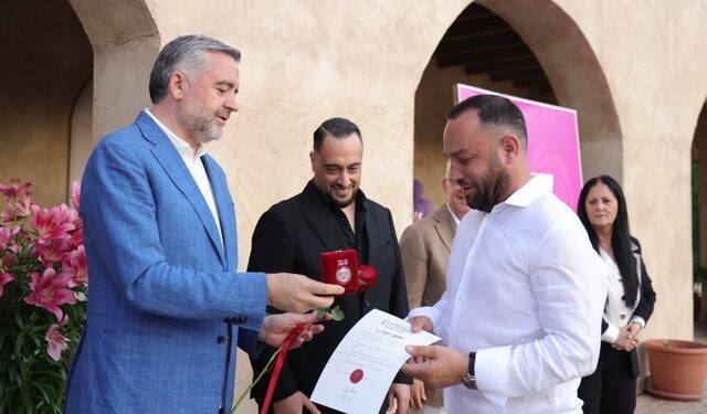 Socialistët dekorojnë Jurgis Çyrbjan në Durrës, ish-deputetin e dënuar për lidhje me krimin