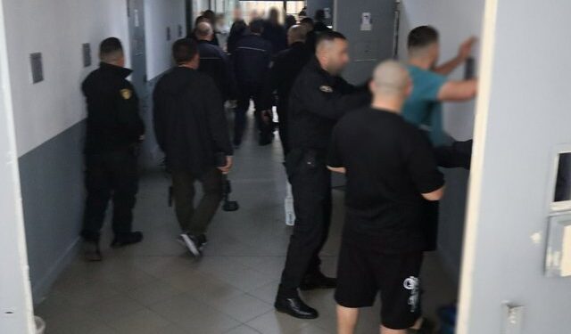 Aksion në burgjet e Fierit, Vlorës dhe Peqinit, ja çfarë u gjetën në qeli