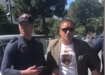 ‘Pash Zotin mos më gjuni…’ – Ky është Viktor Ndoka që terrorizoi qytetarët me ‘Toyotën’ pa targa te Sheshi ‘Skëndërbej’