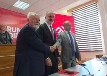 Marrëveshje Historike/ Shqiptarët në Mal të Zi shpallin bashkimin politik: Tre subjekte shkrihen në një parti të vetme