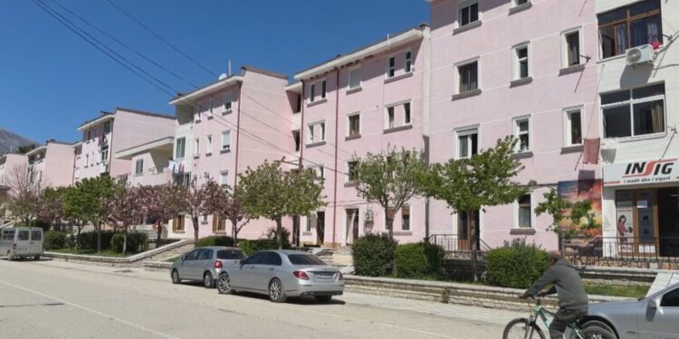 Qyteza drejt shpopullimit, Këlcyra e dorëzuar përballë rritjes së çmimeve