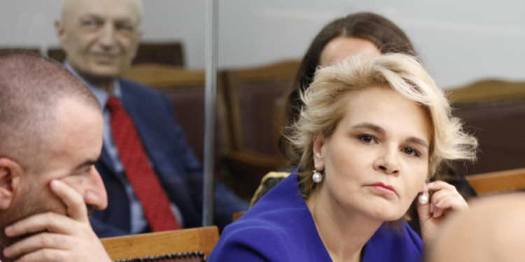 “Nuk më hapet USB-ja”/ Kërkesat e Kryemadhit ndaj SPAK-ut dhe gjykatës: Dua 20 përgjimet ambientale