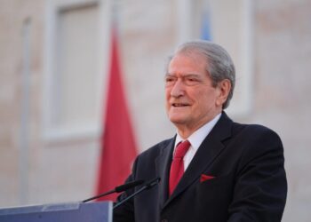 “300 apartamente të Ballukut, 104 vite punë për një të ri”, Berisha: Më 8 maj, zbrisni në shesh