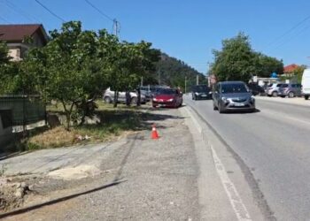 “Jam në rrugë nacionale, kam të drejtën time”/ Përplasi për vdekje 7-vjeçarin në fshatin Mengël, deklaratat e para të autorit pak minuta pas ngjarjes