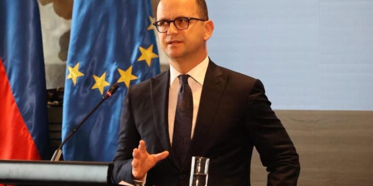 Bushati: Marrëdhëniet Shqipëri-Greqi, mes kompromisit të humbur dhe rrezikut për përsëritjen e gabimeve të 2009-ës